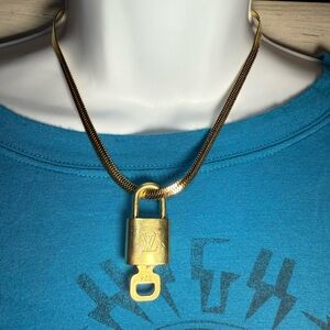 Louis Vuitton Lock and Key #324 on Jennifer Zeuner Hamilton Necklace.